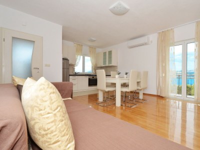 Apartment Three bedroom apartment with terrace and sea view Arbanija, Čiovo A-5228-f in Slatine - Apartment
