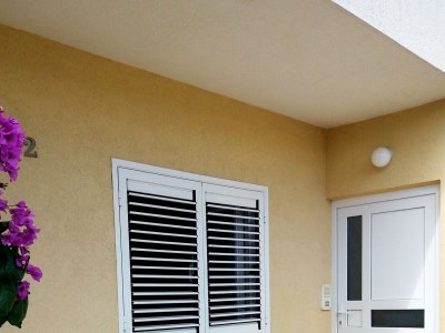 Apartment One bedroom apartment with terrace and sea view Vinišće, Trogir A-5229-a - Outdoor photo 5