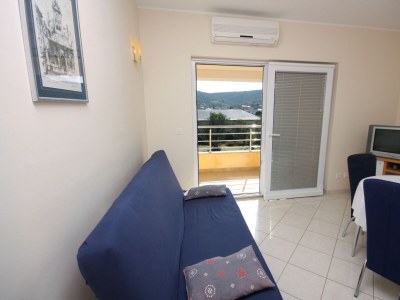 Apartment One bedroom apartment with terrace and sea view Vinišće, Trogir A-5229-a - Outdoor photo 10