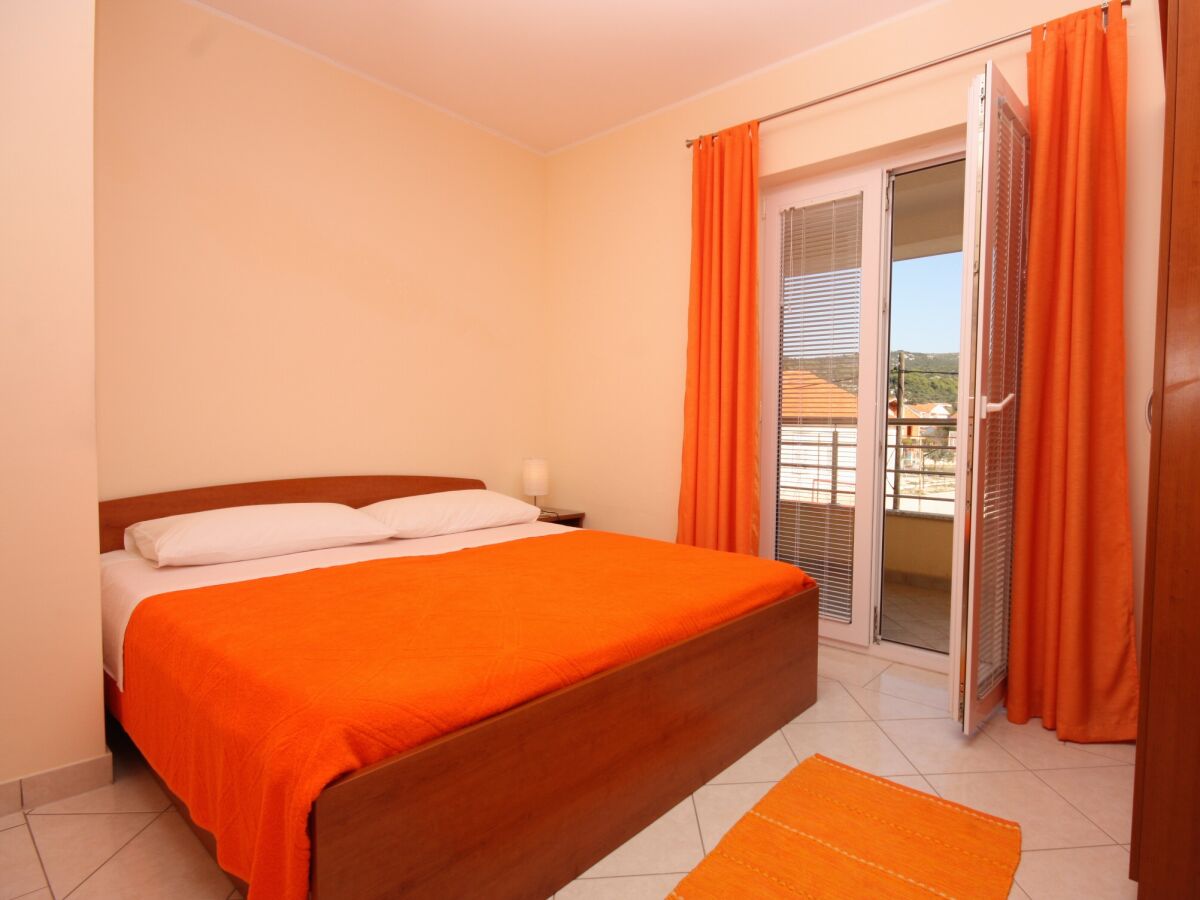 Apartment Two bedroom apartment with terrace and sea view Vinišće, Trogir A-5229-b