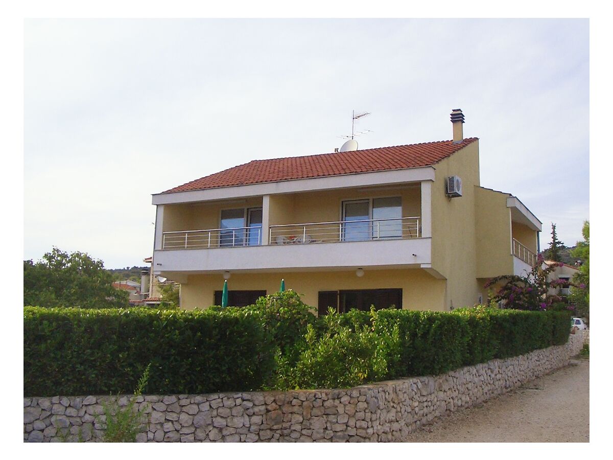 Apartment Two bedroom apartment with terrace and sea view Vinišće, Trogir A-5229-b - Outdoor photo 2