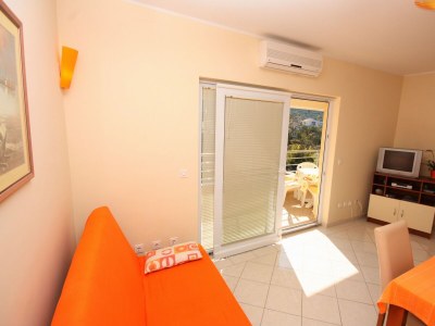 Apartment Two bedroom apartment with terrace and sea view Vinišće, Trogir A-5229-b - Outdoor photo 11