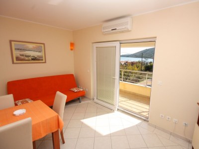 Apartment Two bedroom apartment with terrace and sea view Vinišće, Trogir A-5229-b - Outdoor photo 12