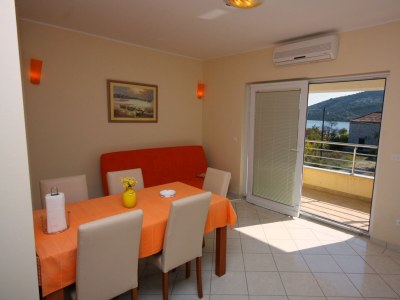 Apartment Two bedroom apartment with terrace and sea view Vinišće, Trogir A-5229-b - Outdoor photo 14
