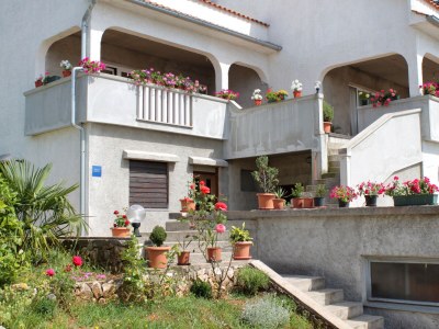 Apartment Two bedroom apartment with terrace and sea view Njivice, Krk A-5427-a - Outdoor photo 9