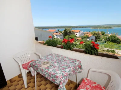 Apartment Two bedroom apartment with balcony and sea view Punat, Krk A-5428-a - Outdoor photo 29