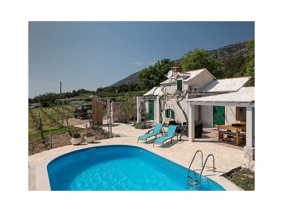 Holiday house Two bedroom house with terrace and sea view Bol, Brač K-12228 - Outdoor photo 2