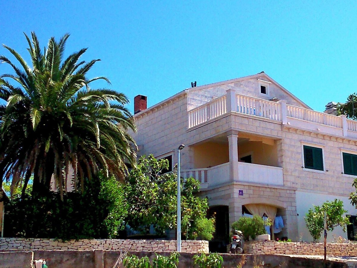 Apartment Two bedroom apartment with terrace Sumartin, Brač A-11926-a