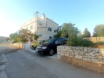 Apartment Two bedroom apartment with terrace Sumartin, Brač A-11926-a - Outdoor photo 8