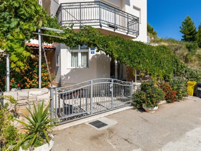 Apartment Two bedroom apartment with terrace and sea view Zavode, Omiš A-12075-a - Outdoor photo 3