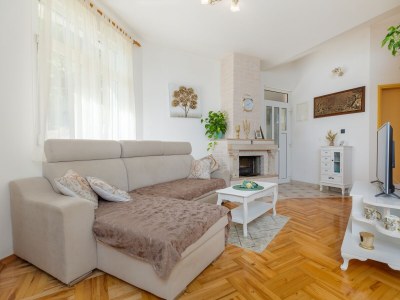 Apartment Two bedroom apartment with terrace and sea view Zavode, Omiš A-12075-a - Outdoor photo 8