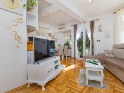 Apartment Two bedroom apartment with terrace and sea view Zavode, Omiš A-12075-a - Outdoor photo 9