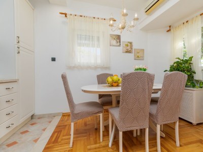 Apartment Two bedroom apartment with terrace and sea view Zavode, Omiš A-12075-a - Outdoor photo 12