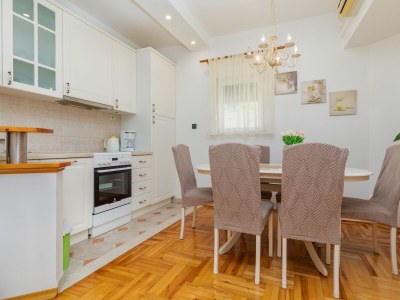 Apartment Two bedroom apartment with terrace and sea view Zavode, Omiš A-12075-a - Outdoor photo 13