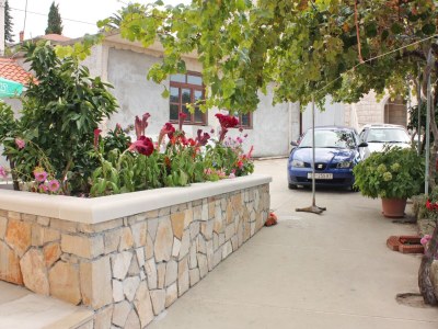 Apartment One bedroom apartment with terrace Sumartin, Brač A-5620-b - Outdoor photo 5