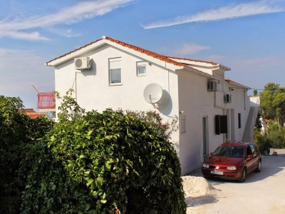 Apartment Studio flat with balcony and sea view Sutivan, Brač AS-5629-a - Outdoor photo 2