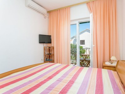 Holiday room with balcony and sea view Supetar, Brač S-5658-d - Outdoor photo 16