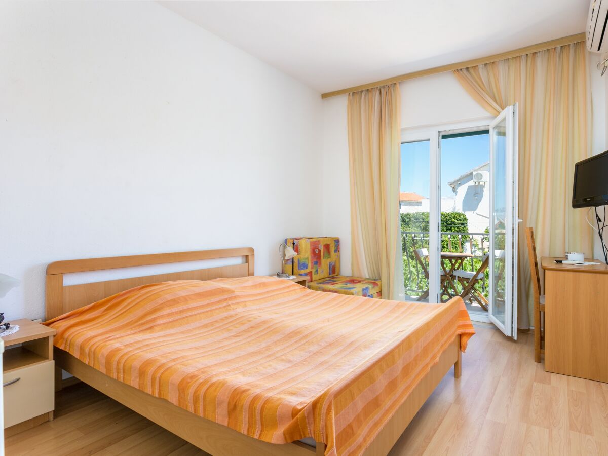 Holiday room with balcony and sea view Supetar, Brač S-5658-c