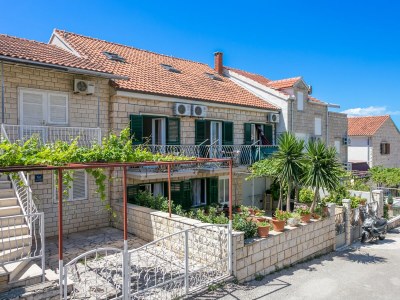 Holiday room with balcony and sea view Supetar, Brač S-5658-c - Outdoor photo 2
