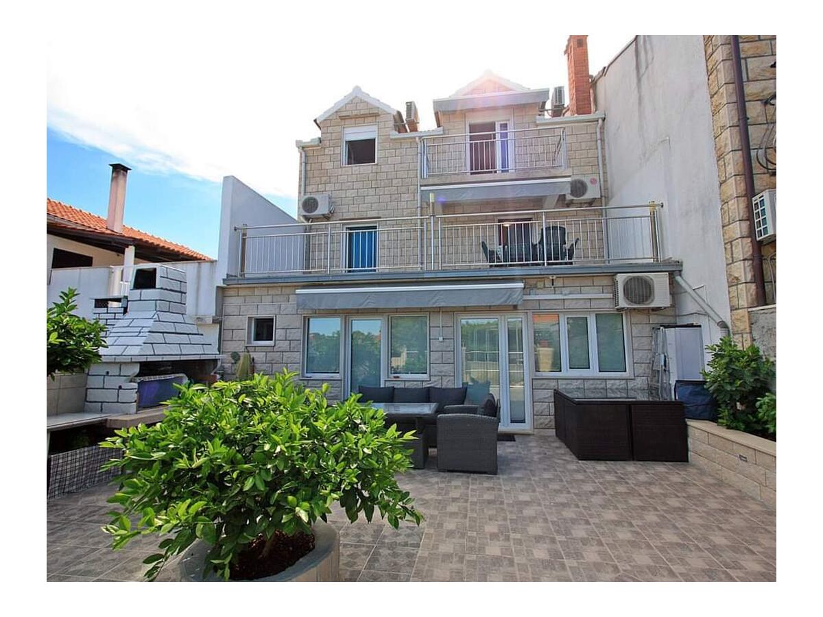 Apartment Three bedroom apartment with terrace and sea view Supetar, Brač A-5665-a