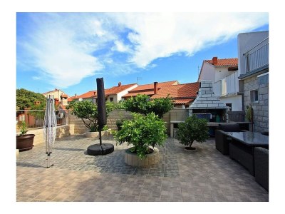 Apartment Three bedroom apartment with terrace and sea view Supetar, Brač A-5665-a - Outdoor photo 7