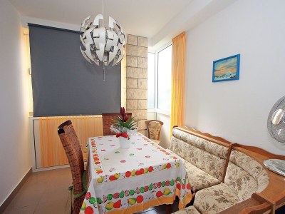 Apartment Three bedroom apartment with terrace and sea view Supetar, Brač A-5665-a - Outdoor photo 10
