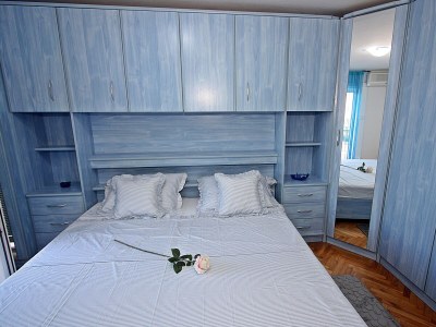 Apartment Three bedroom apartment with terrace and sea view Supetar, Brač A-5665-a - Outdoor photo 17