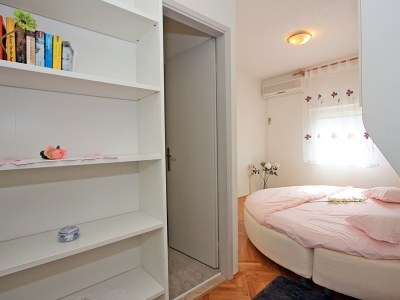 Apartment Three bedroom apartment with terrace and sea view Supetar, Brač A-5665-a - Outdoor photo 21