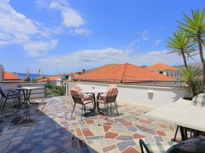 Holiday room with terrace and sea view Trogir S-4814-a in Trogir - Holiday room