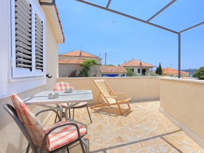 Holiday room with terrace and sea view Trogir S-4814-b in Trogir - Holiday room