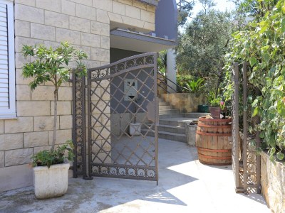 Holiday room with terrace and sea view Trogir S-4814-b - Outdoor photo 5