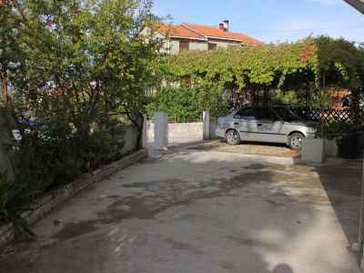 Apartment Three bedroom apartment with terrace and sea view Jelsa, Hvar A-5703-b - Outdoor photo 7