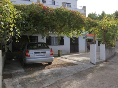 Apartment Three bedroom apartment with terrace and sea view Jelsa, Hvar A-5703-b - Outdoor photo 8