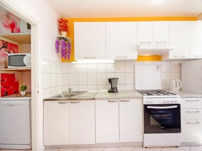 Apartment Two bedroom apartment with air-conditioning Makarska A-19210-a - Outdoor photo 9