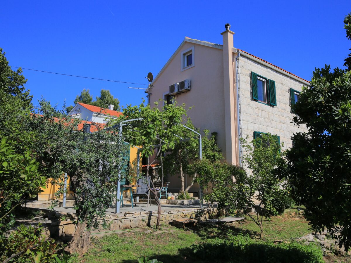 Apartment Studio flat with terrace Splitska, Brač AS-17023-a - Outdoor photo 3