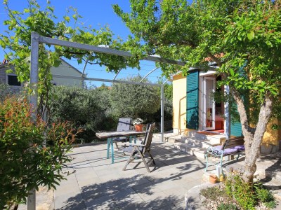 Apartment Studio flat with terrace Splitska, Brač AS-17023-a - Outdoor photo 10