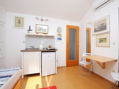 Apartment Studio flat with terrace Splitska, Brač AS-17023-a - Outdoor photo 13