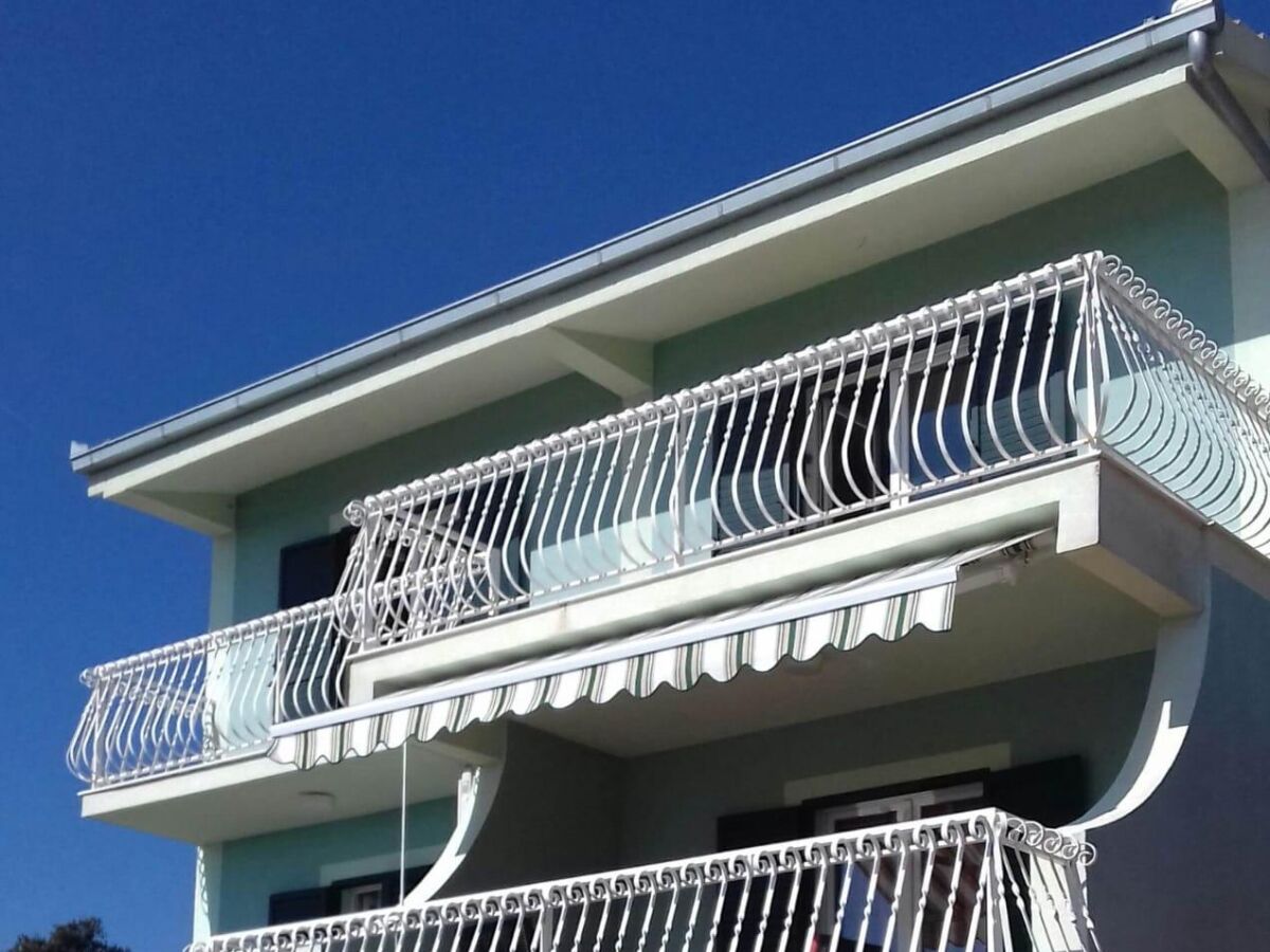 Apartment Three bedroom apartment with terrace and sea view Sevid, Trogir A-16111-a - Outdoor photo 2