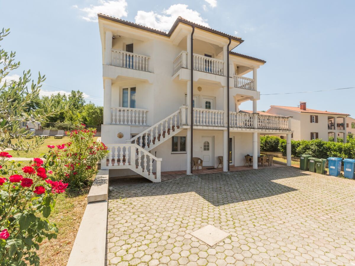 Holiday house Comfortable and spacious house with terrace Radmani, Poreč K-16440 - Outdoor photo 2