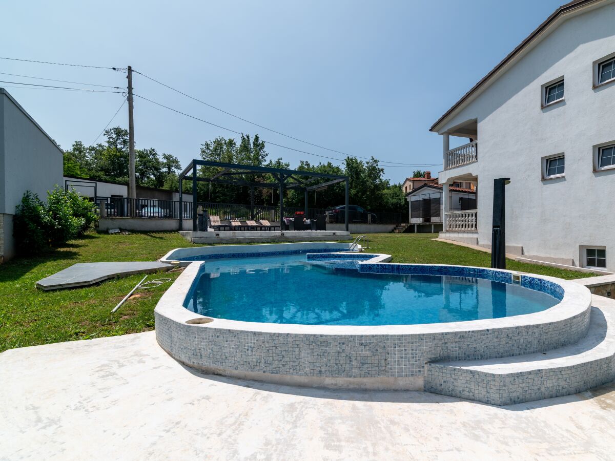 Holiday house Comfortable and spacious house with terrace Radmani, Poreč K-16440 - Outdoor photo 3
