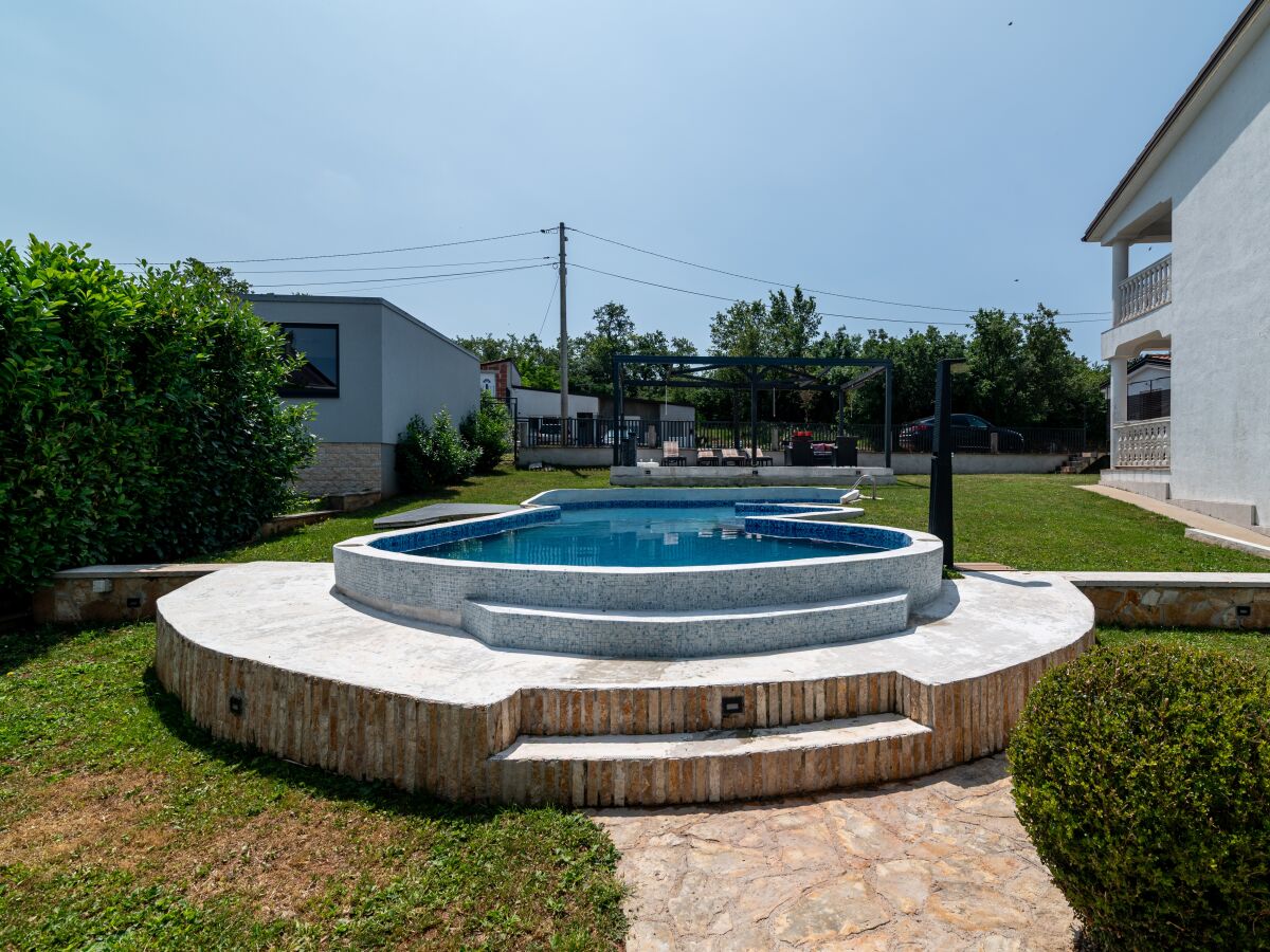 Holiday house Comfortable and spacious house with terrace Radmani, Poreč K-16440 - Outdoor photo 4