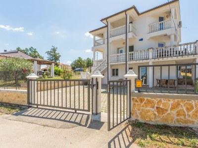 Holiday house Comfortable and spacious house with terrace Radmani, Poreč K-16440 in Poreč - Holiday house