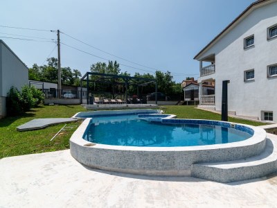 Holiday house Comfortable and spacious house with terrace Radmani, Poreč K-16440 - Outdoor photo 3