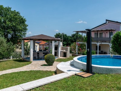 Holiday house Comfortable and spacious house with terrace Radmani, Poreč K-16440 - Outdoor photo 5