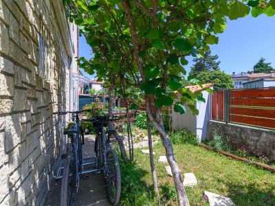 Apartment Two bedroom apartment with terrace Rovinj A-19088-b - Outdoor photo 9