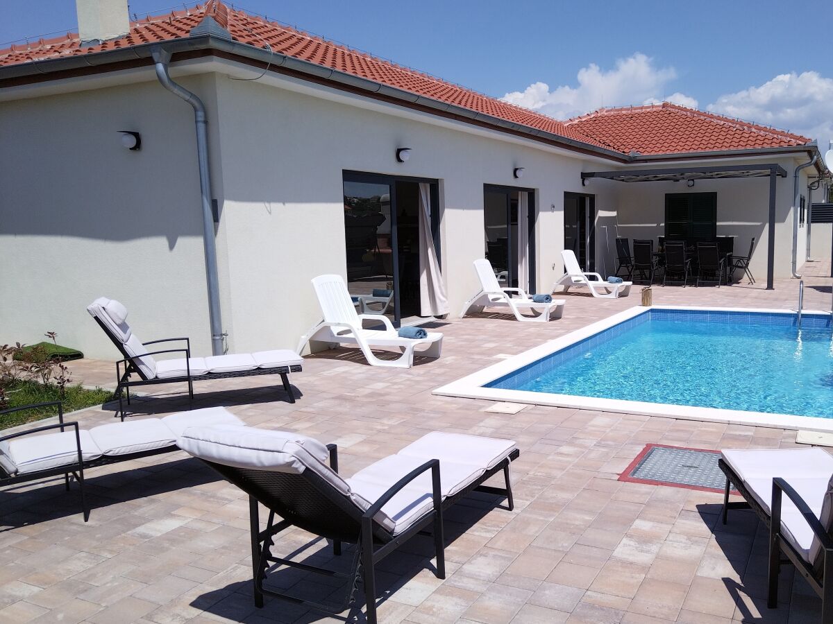 Villa Four-bedroom house with terrace Vrsi - Mulo, Zadar K-19093 - Outdoor photo 2