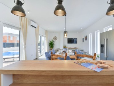 Villa Four-bedroom house with terrace Vrsi - Mulo, Zadar K-19093 - Outdoor photo 13