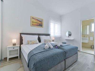 Villa Four-bedroom house with terrace Vrsi - Mulo, Zadar K-19093 - Outdoor photo 27