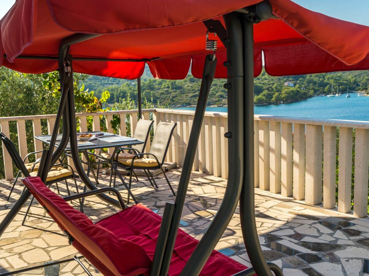 Apartment Two bedroom apartment with terrace and sea view Nečujam, Šolta A-16727-a