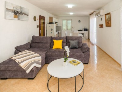 Apartment Two bedroom apartment with terrace and sea view Nečujam, Šolta A-16727-a - Outdoor photo 6